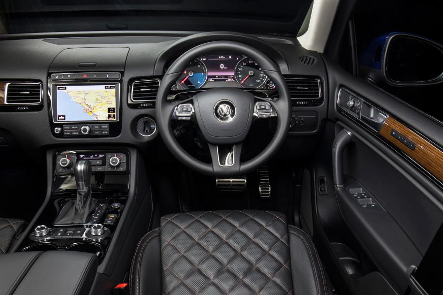 Интерьер Volkswagen Touareg V6 TDI Wolfsburg Edition 2016 года  (AU) (фото 3 из 30)